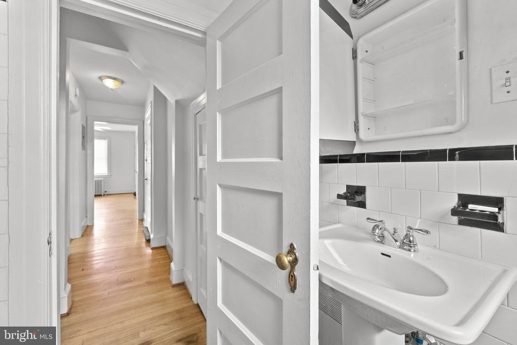 715 William Street - Photo 17