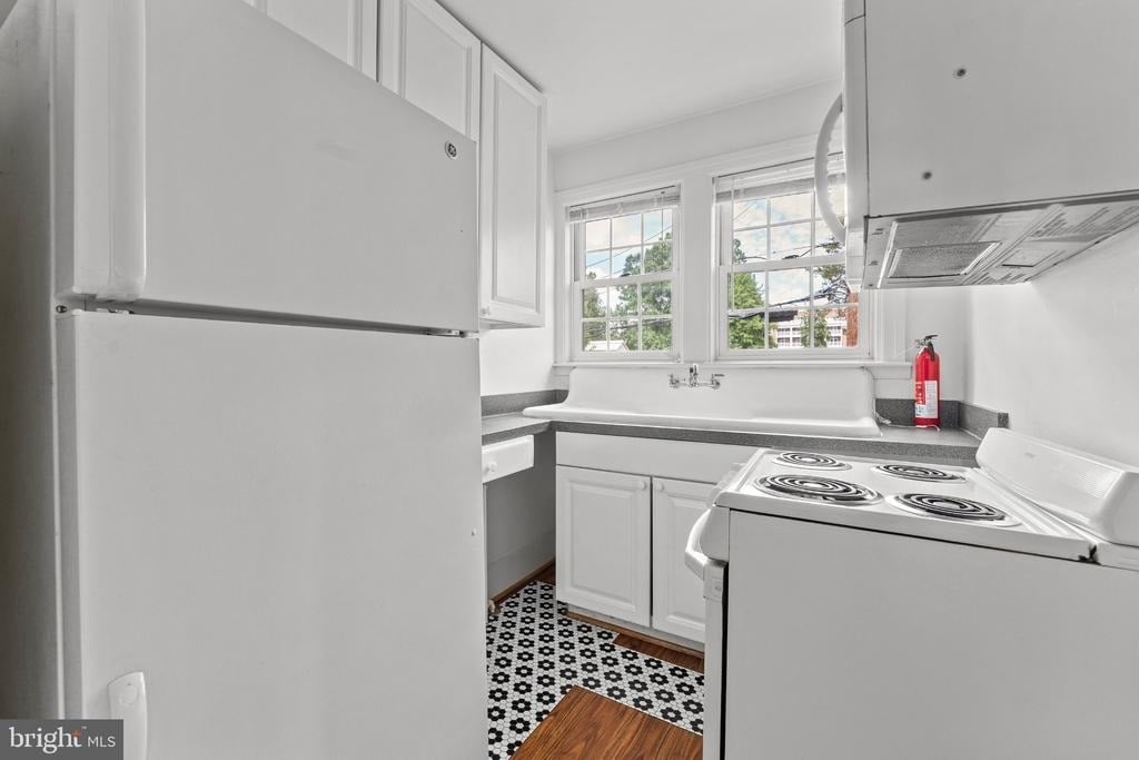 715 William Street - Photo 9