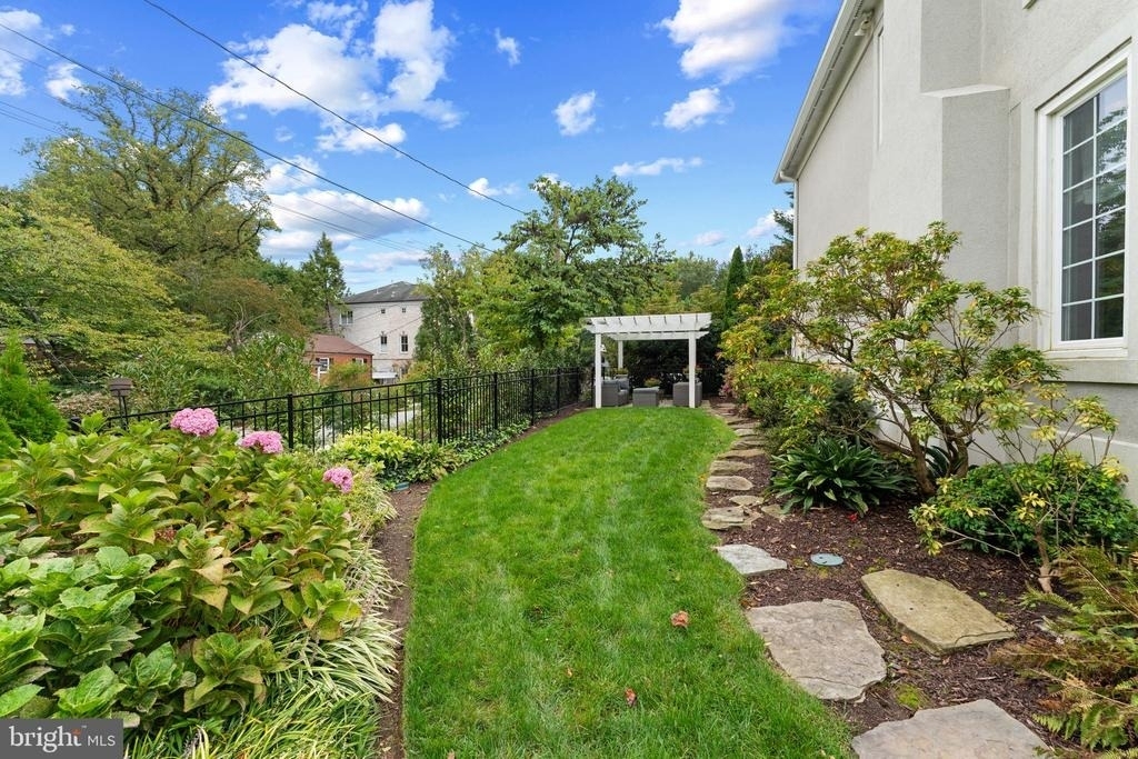 4304 Lorcom Lane - Photo 41