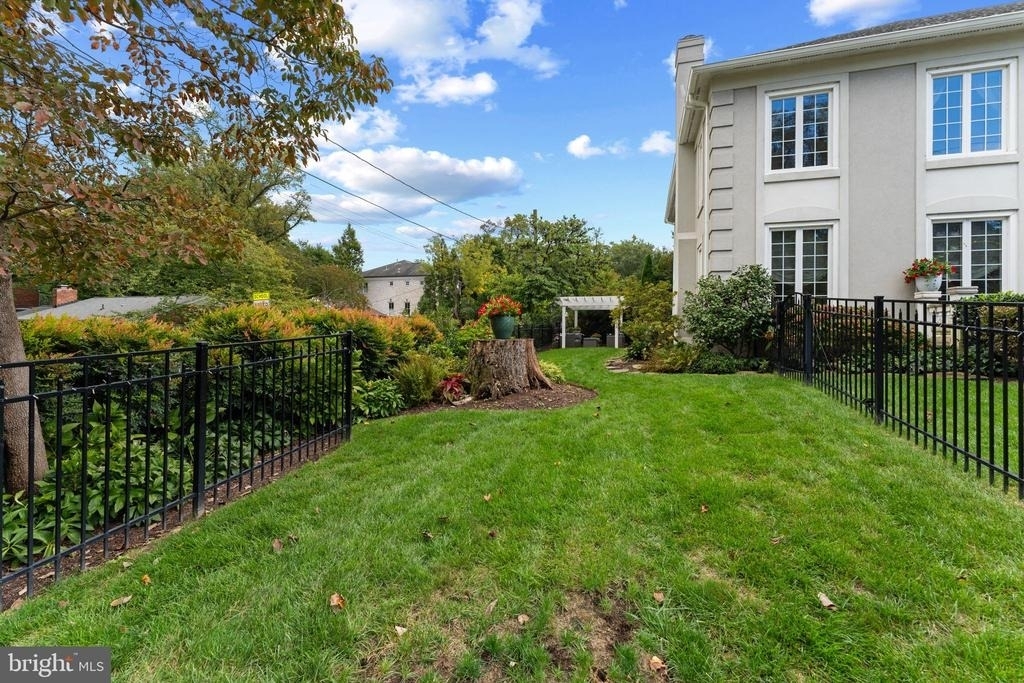 4304 Lorcom Lane - Photo 40