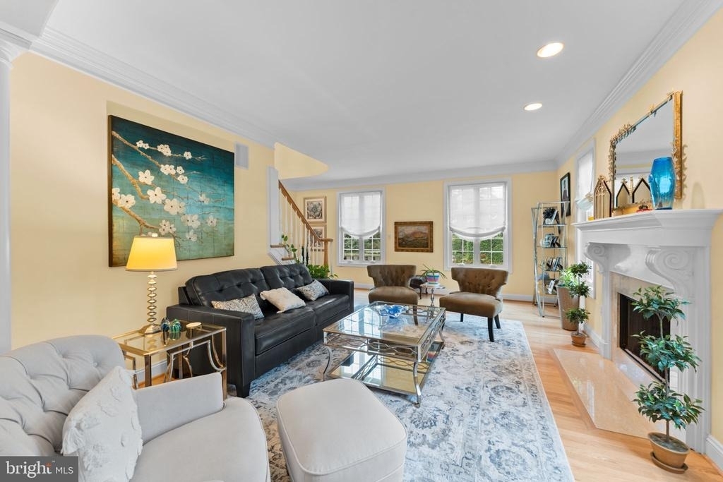 4304 Lorcom Lane - Photo 4