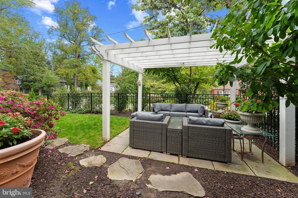 4304 Lorcom Lane - Photo 42