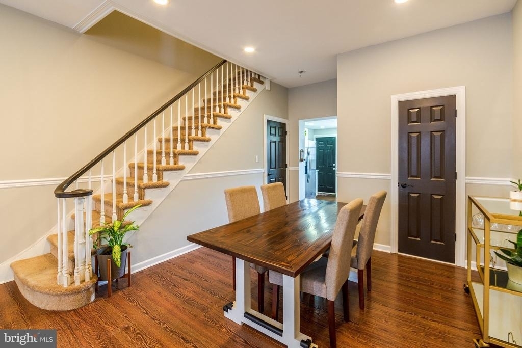 2627 E Thompson Street - Photo 2