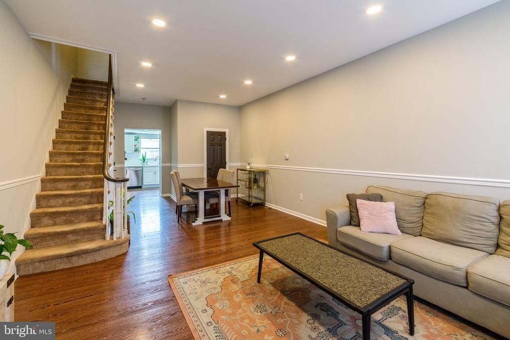 2627 E Thompson Street - Photo 0