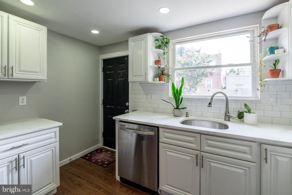 2627 E Thompson Street - Photo 9