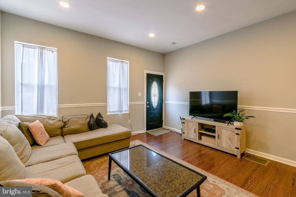 2627 E Thompson Street - Photo 5
