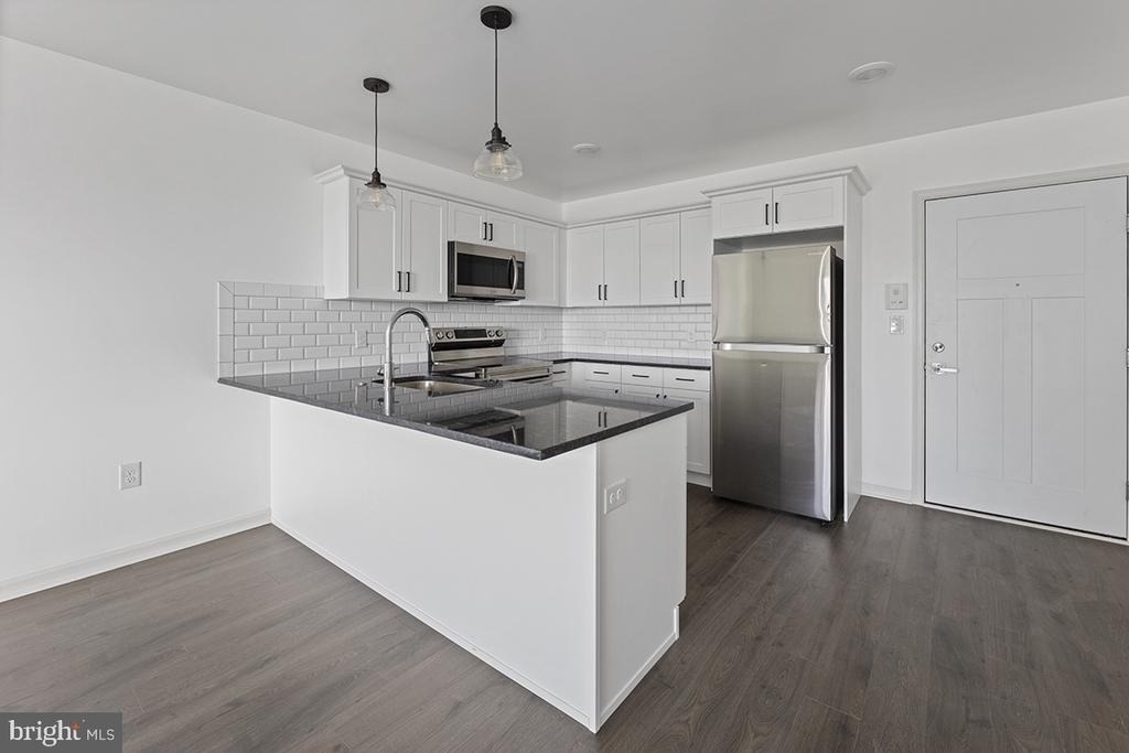 404 Fountain Street - Photo 2
