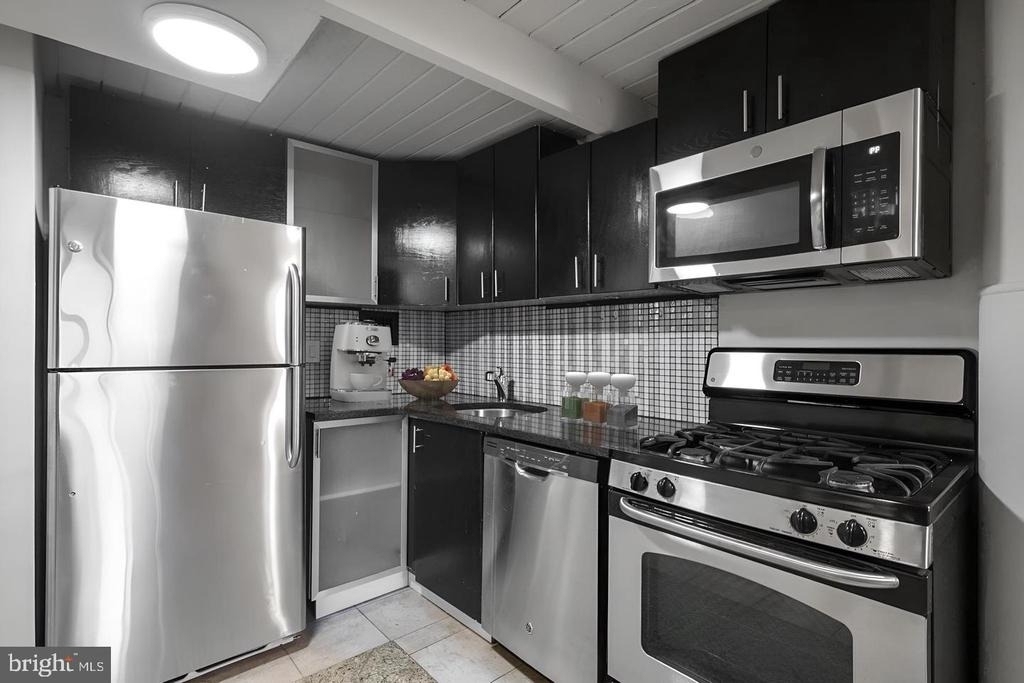 1329 Lombard Street - Photo 2