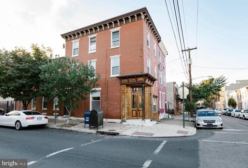 2434 E Dauphin Street - Photo 0
