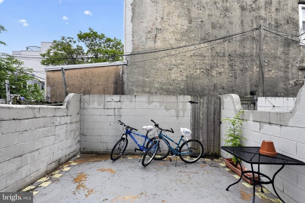 2604 E York Street - Photo 10