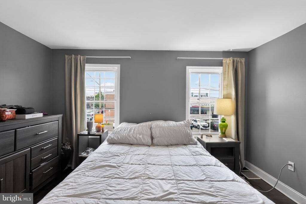 2604 E York Street - Photo 5