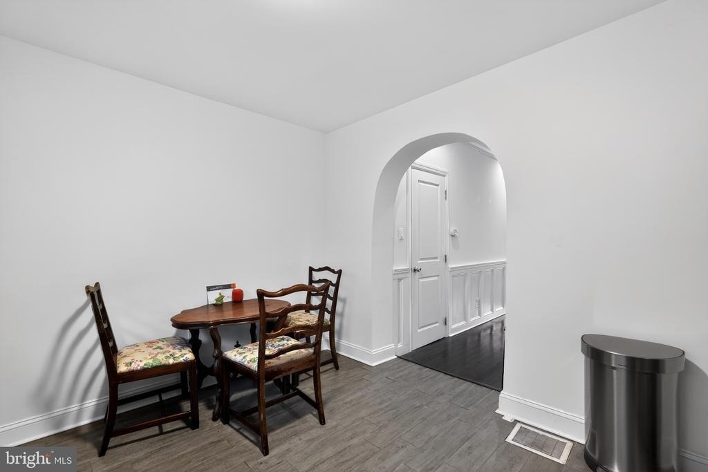 2604 E York Street - Photo 4