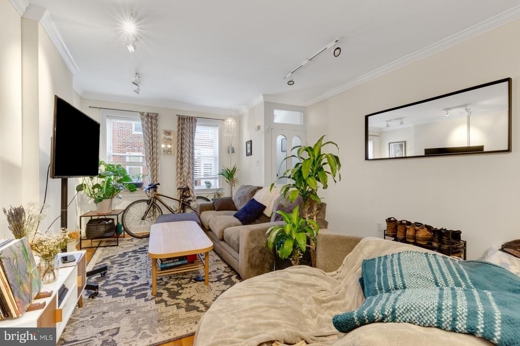 824 N Judson Street - Photo 1