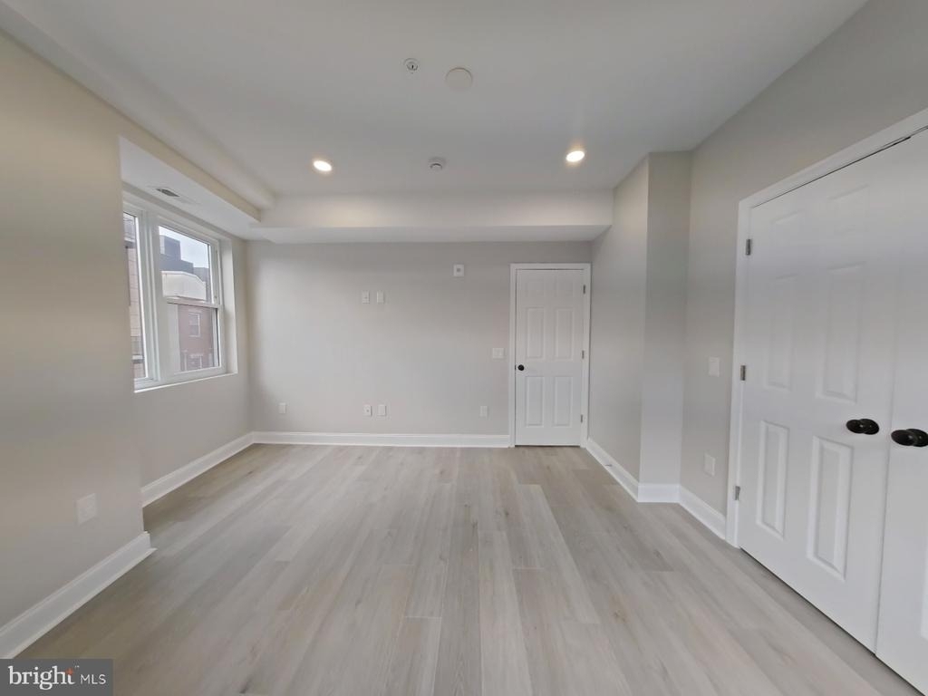 1822 Ridge Avenue - Photo 9
