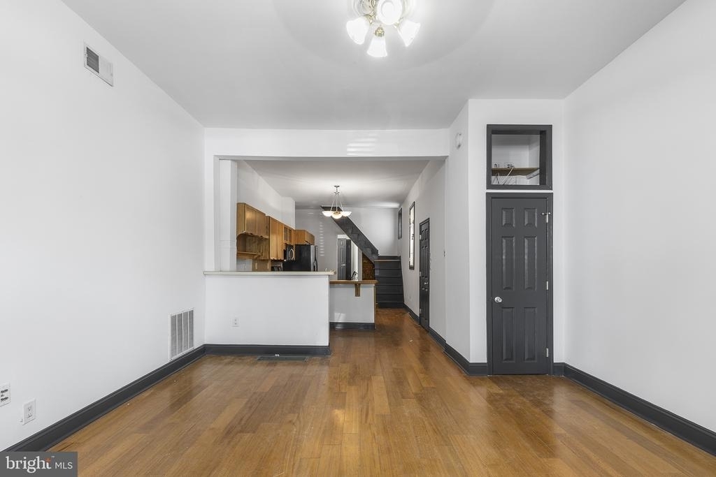943 E Passyunk Avenue - Photo 2