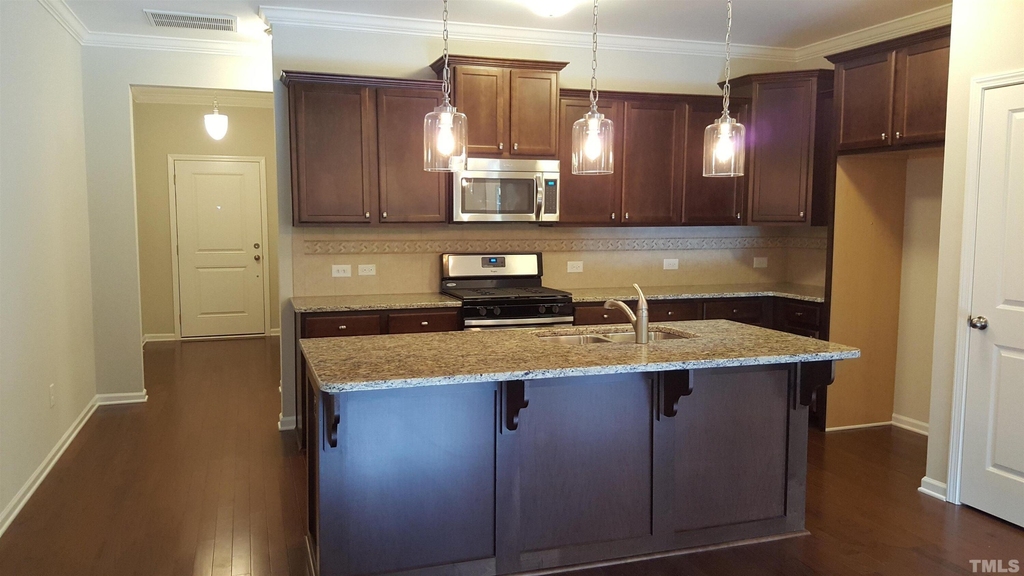 216 Hamlet Place - Photo 2