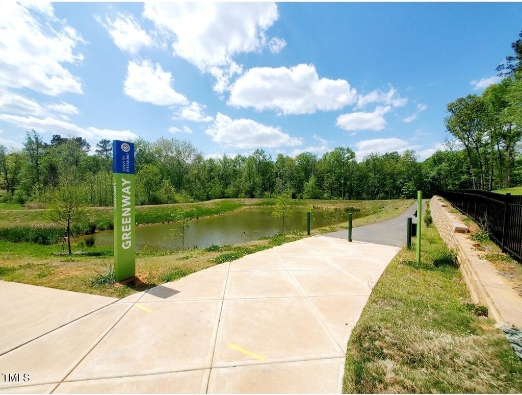 451 Vine Parkway - Photo 6