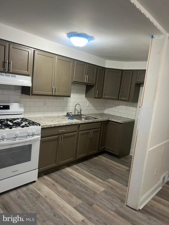 319 W 21st Street - Photo 3