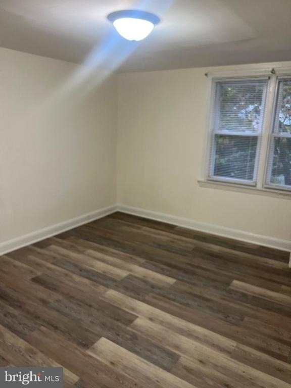 319 W 21st Street - Photo 5