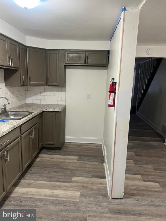 319 W 21st Street - Photo 4