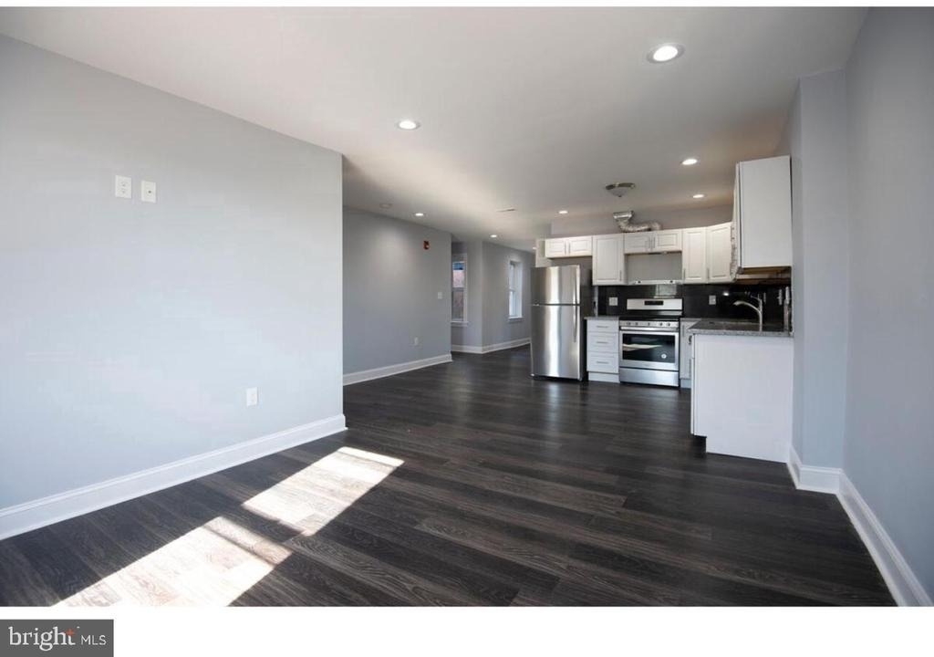 217 W Lancaster Avenue - Photo 2