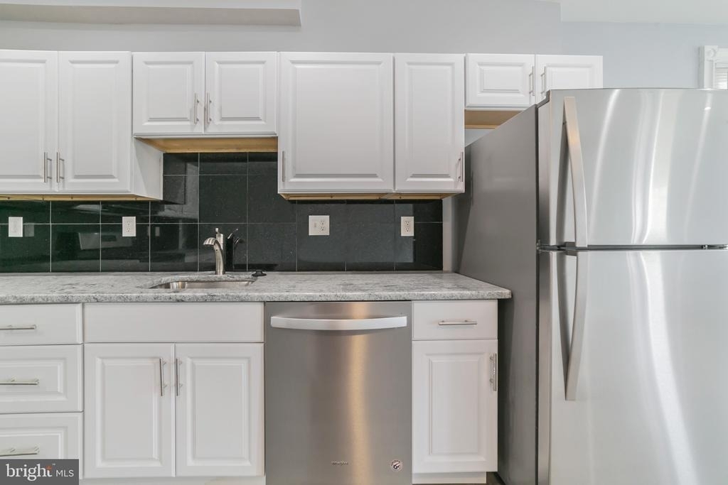 217 W Lancaster Avenue - Photo 4