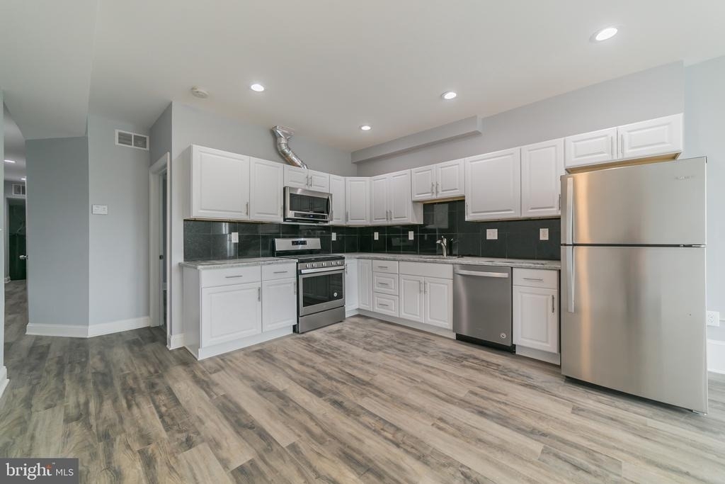 217 W Lancaster Avenue - Photo 2