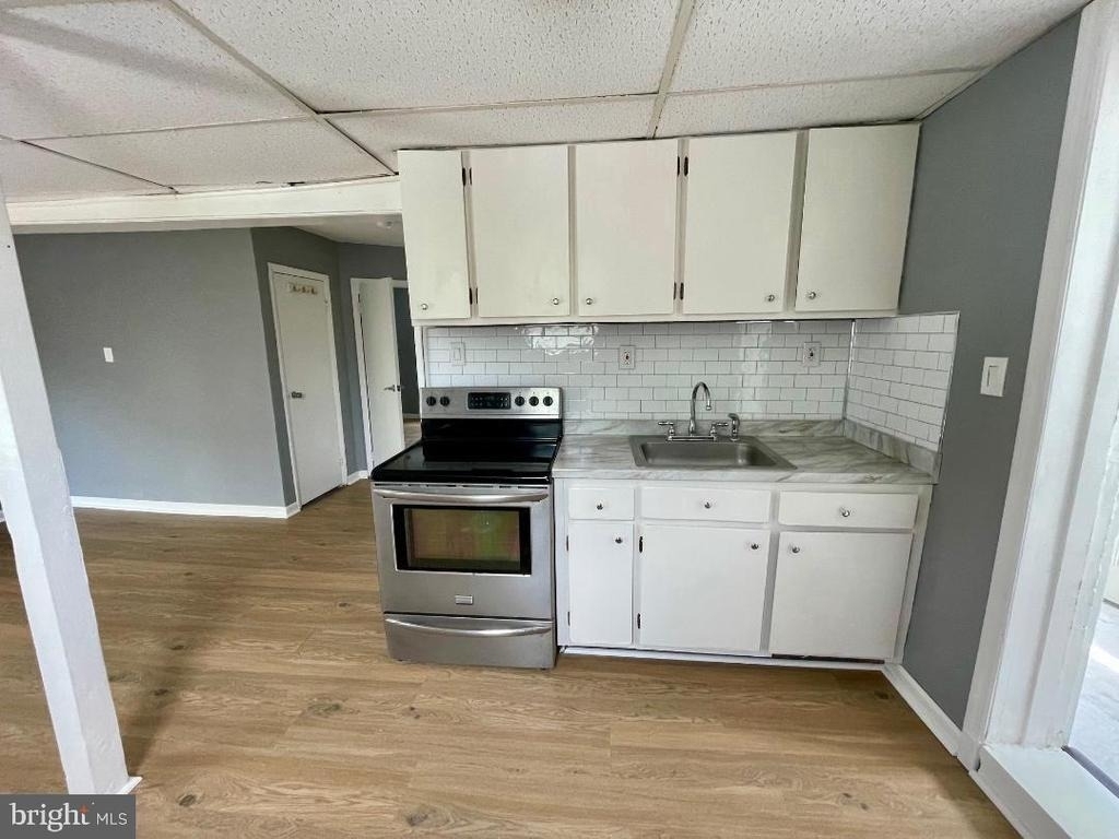 904 Main Street - Photo 0