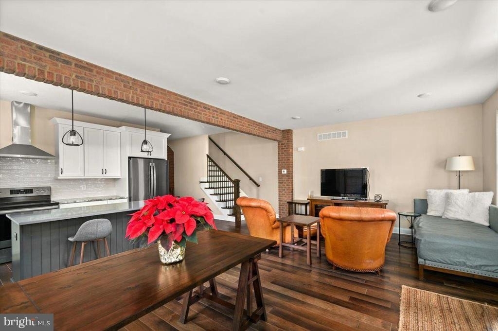 262 W Ashland Street - Photo 4