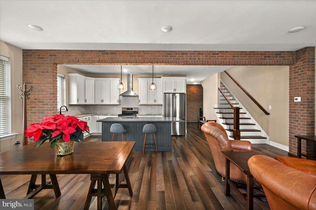 262 W Ashland Street - Photo 3