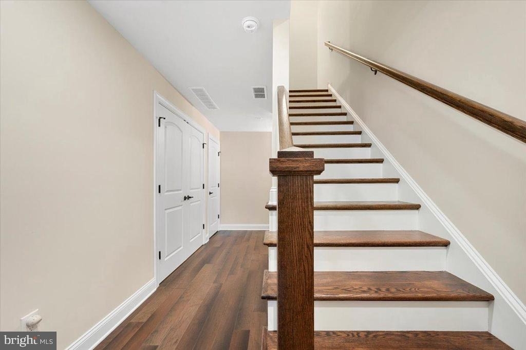 262 W Ashland Street - Photo 10