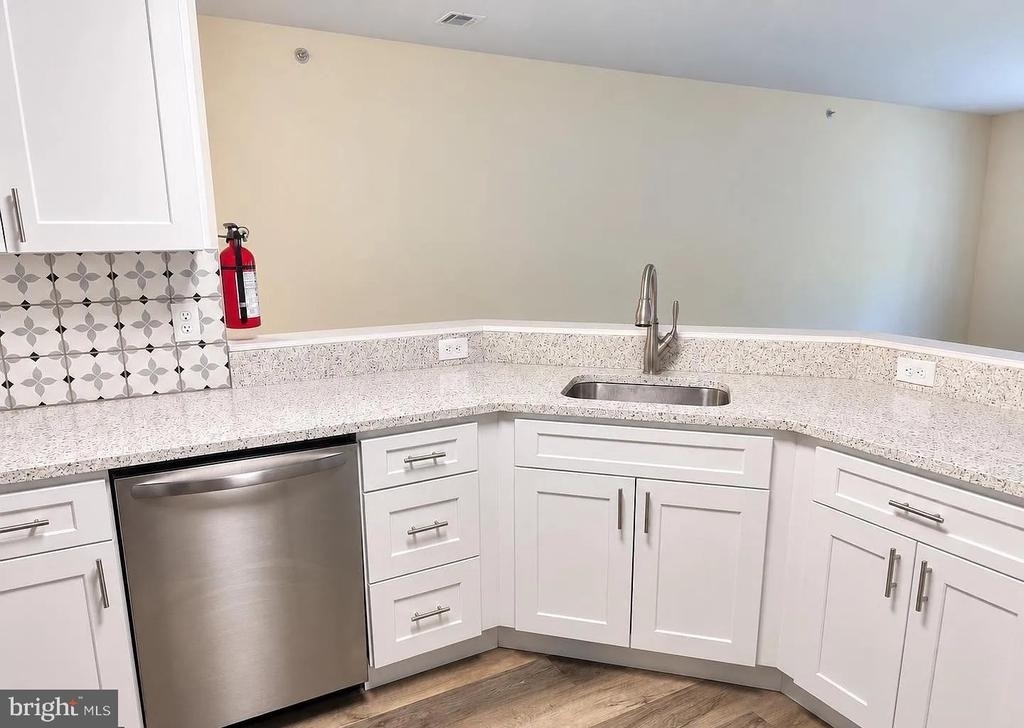 938 Pine Valley Court - Photo 3