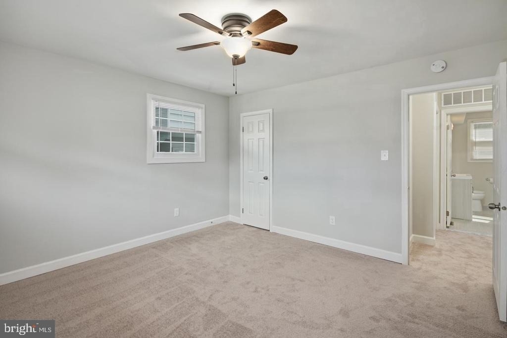 802 Collings Avenue - First Fooor Avenue - Photo 12