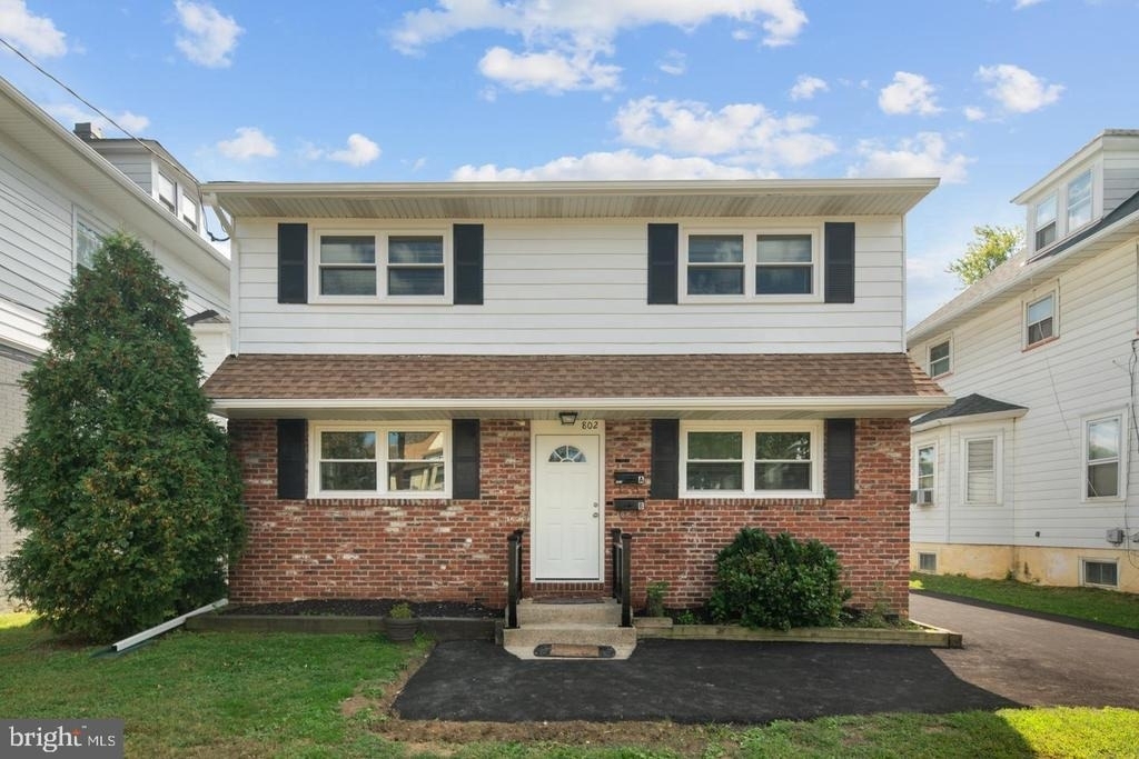 802 Collings Avenue - First Fooor Avenue - Photo 1