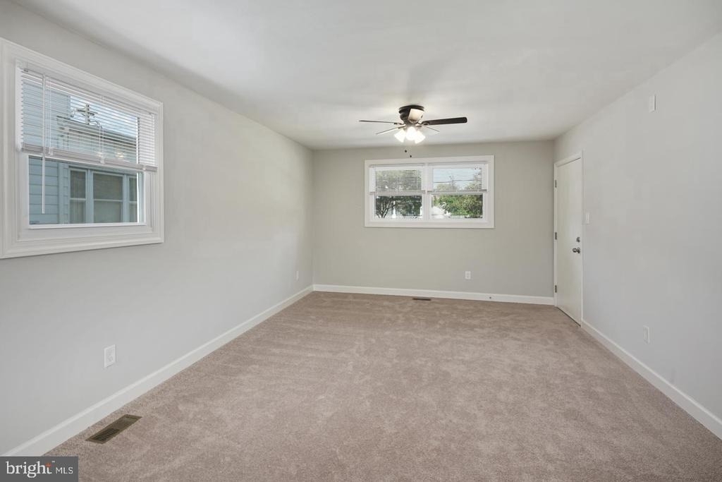 802 Collings Avenue - First Fooor Avenue - Photo 9