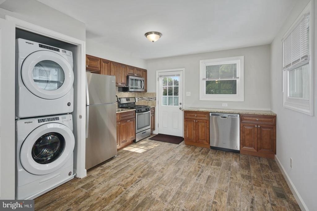 802 Collings Avenue - First Fooor Avenue - Photo 2