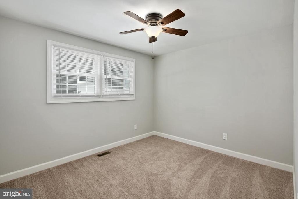 802 Collings Avenue - First Fooor Avenue - Photo 11
