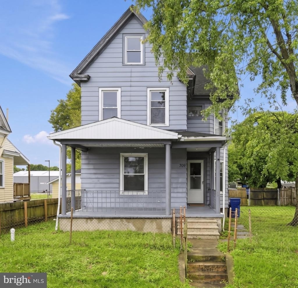 709 E Main Street E - Photo 1