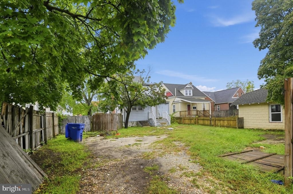 709 E Main Street E - Photo 2