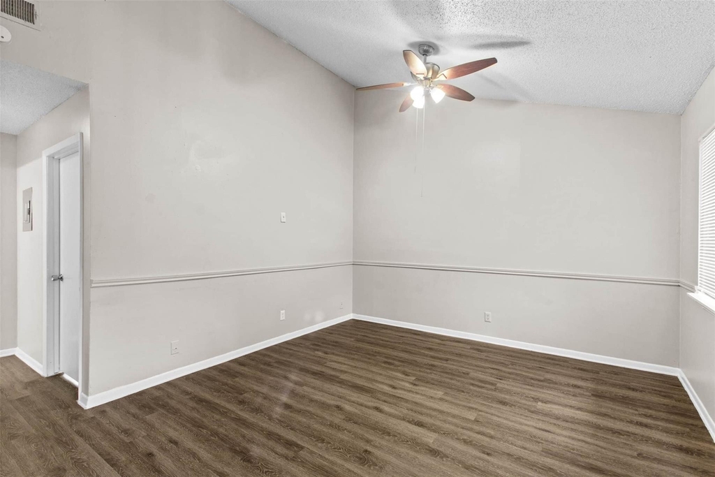 1300 Parker Ln - Photo 14
