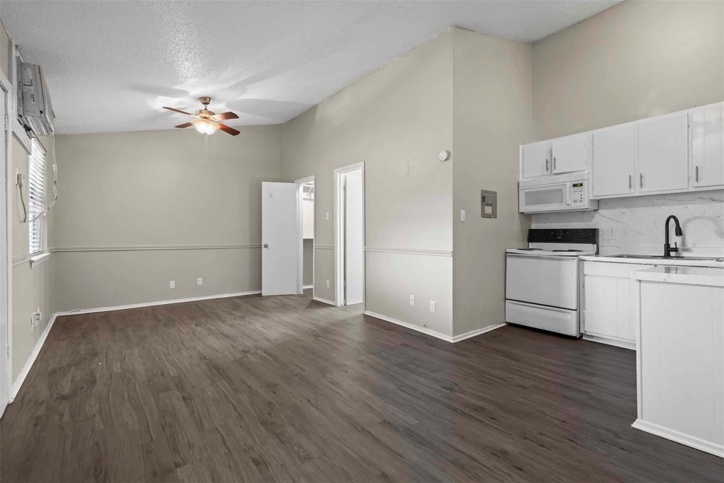 1300 Parker Ln - Photo 5