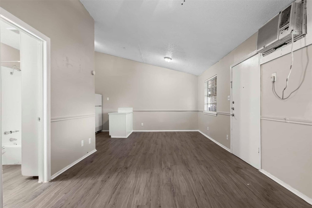 1300 Parker Ln - Photo 13