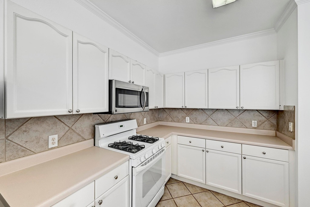 13401 Lamplight Village Ave - Photo 9