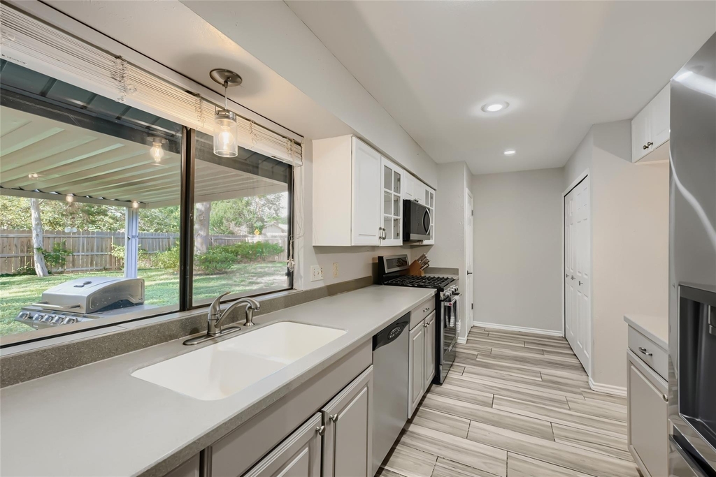 1300 Neans Dr - Photo 8
