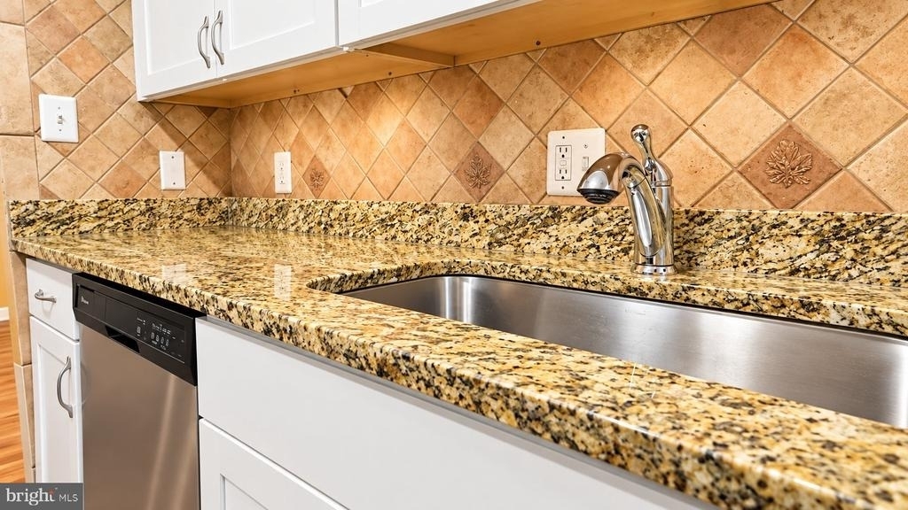 7223 Millcrest Terrace - Photo 4