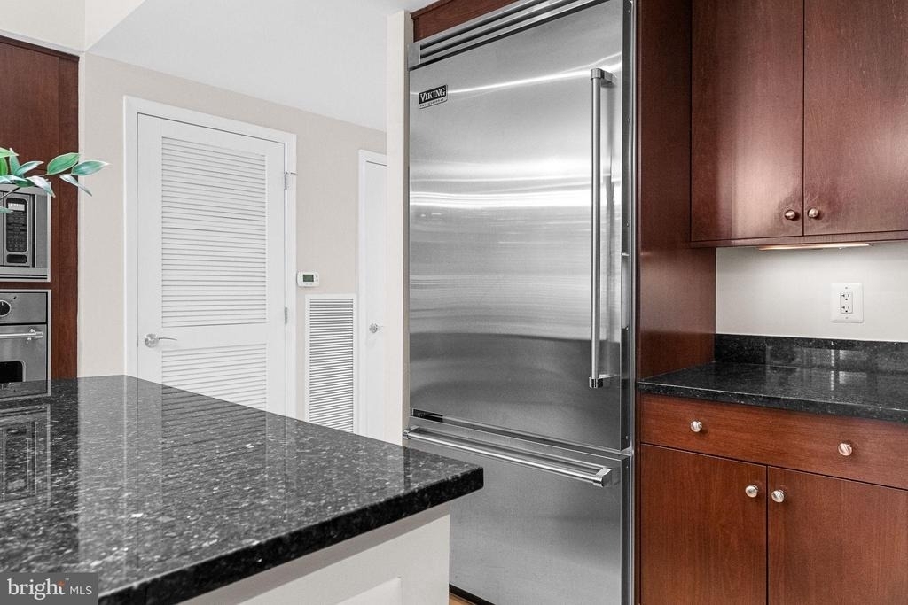 7710 Woodmont Avenue - Photo 25