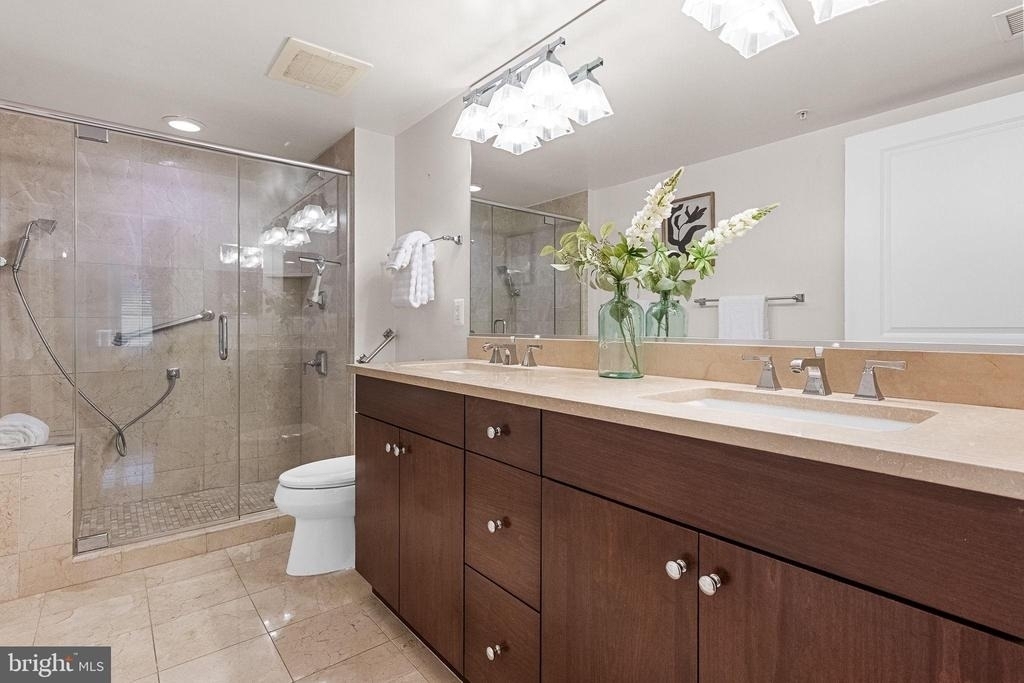 7710 Woodmont Avenue - Photo 35