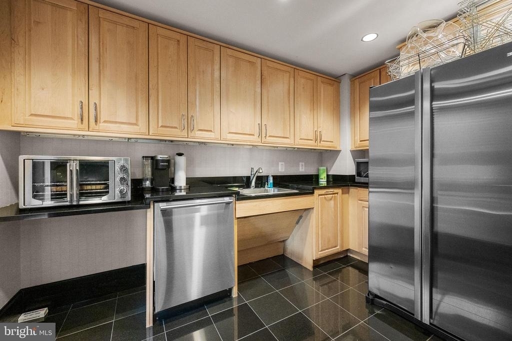 7710 Woodmont Avenue - Photo 42