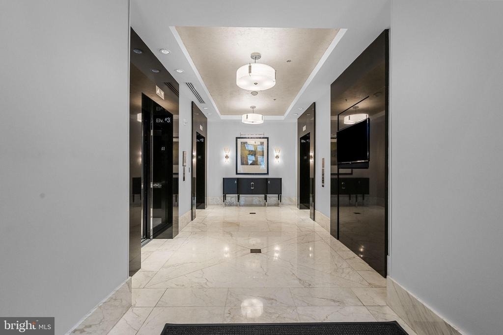 7710 Woodmont Avenue - Photo 17