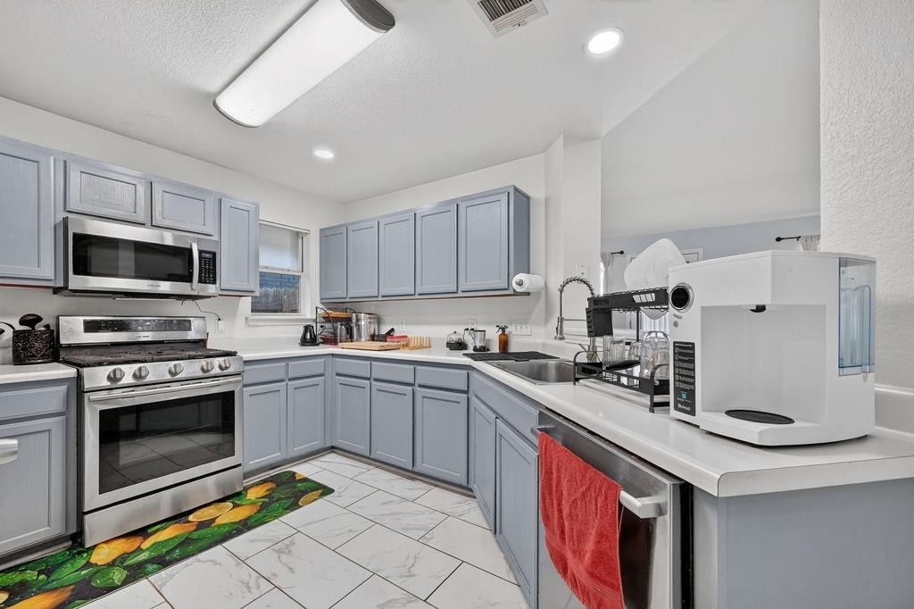 1006 Clear Lake Ln - Photo 6